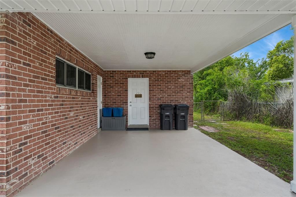 Activo con contrato: $369,000 (3 camas, 2 baños, 1092 Pies cuadrados)