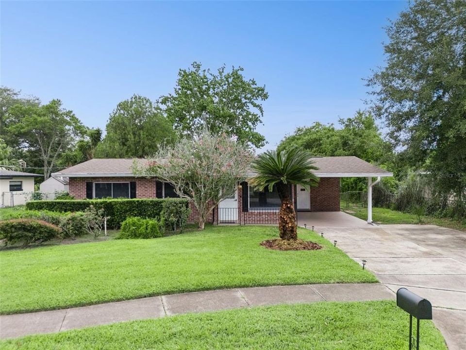 Activo con contrato: $369,000 (3 camas, 2 baños, 1092 Pies cuadrados)