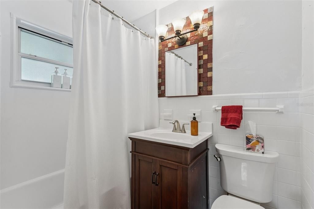 Activo con contrato: $369,000 (3 camas, 2 baños, 1092 Pies cuadrados)