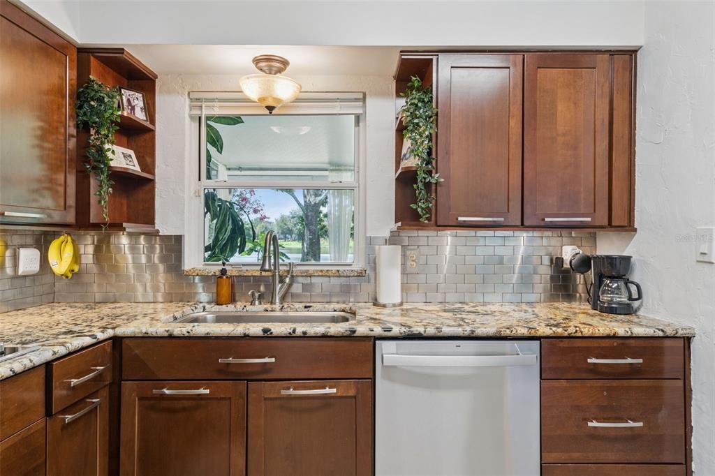 Activo con contrato: $369,000 (3 camas, 2 baños, 1092 Pies cuadrados)