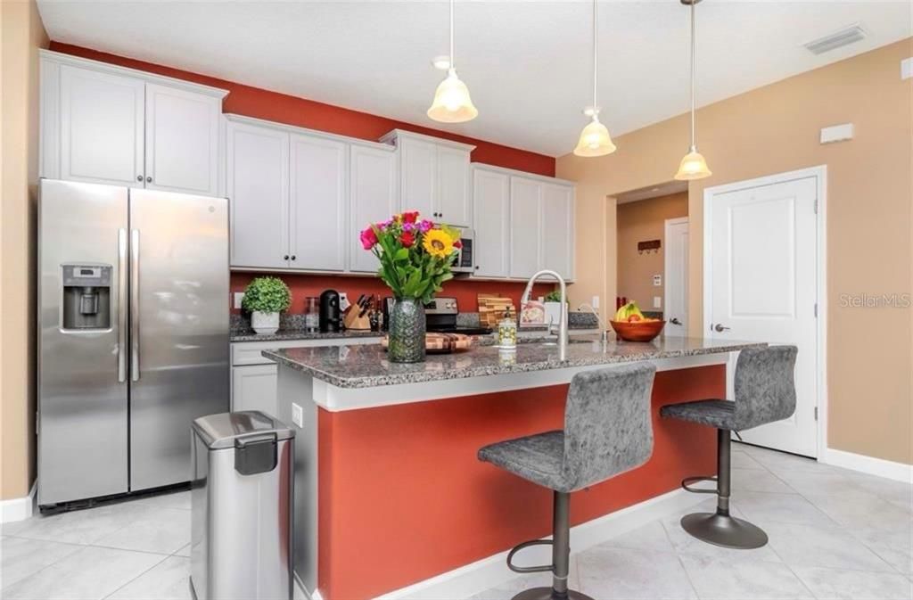 For Rent: $2,800 (3 beds, 2 baths, 1852 Square Feet)