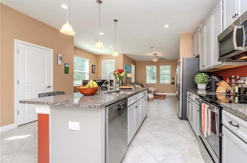 For Rent: $2,800 (3 beds, 2 baths, 1852 Square Feet)