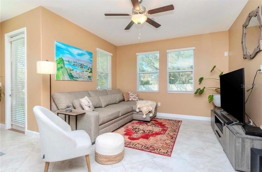 For Rent: $2,800 (3 beds, 2 baths, 1852 Square Feet)