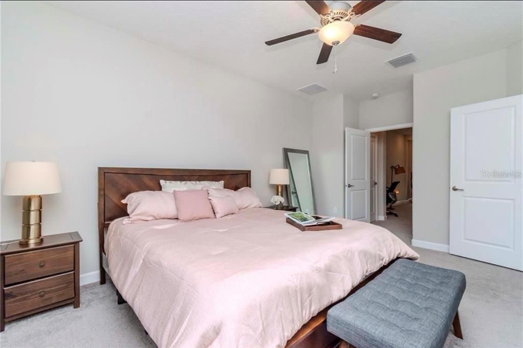 For Rent: $2,800 (3 beds, 2 baths, 1852 Square Feet)