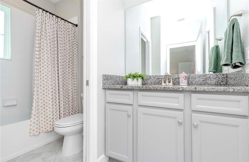 For Rent: $2,800 (3 beds, 2 baths, 1852 Square Feet)