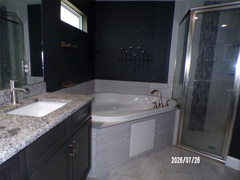 На продажу: $235,000 (3 спален, 2 ванн, 1331 Квадратных фут)