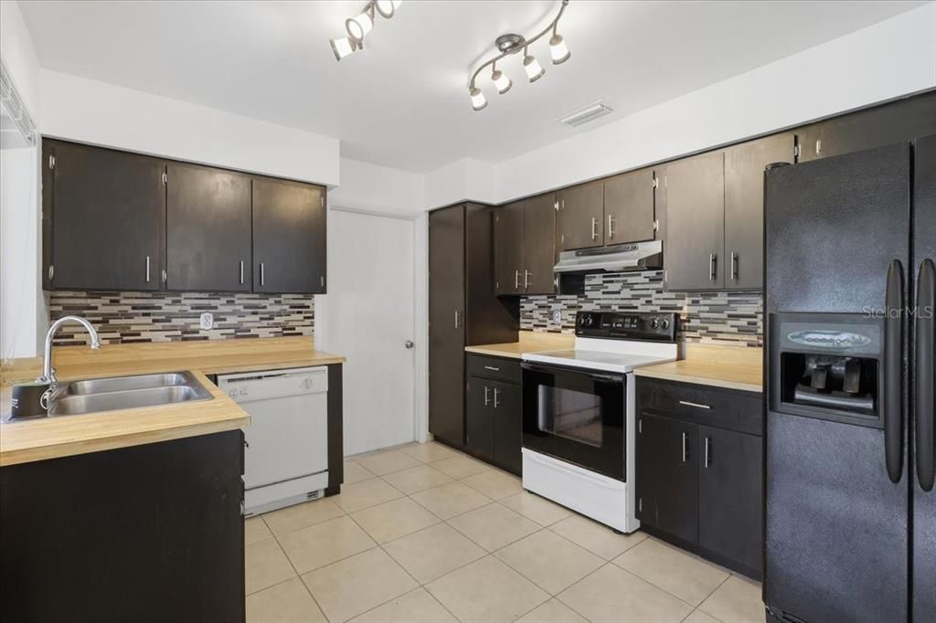 For Sale: $246,000 (3 beds, 2 baths, 1484 Square Feet)