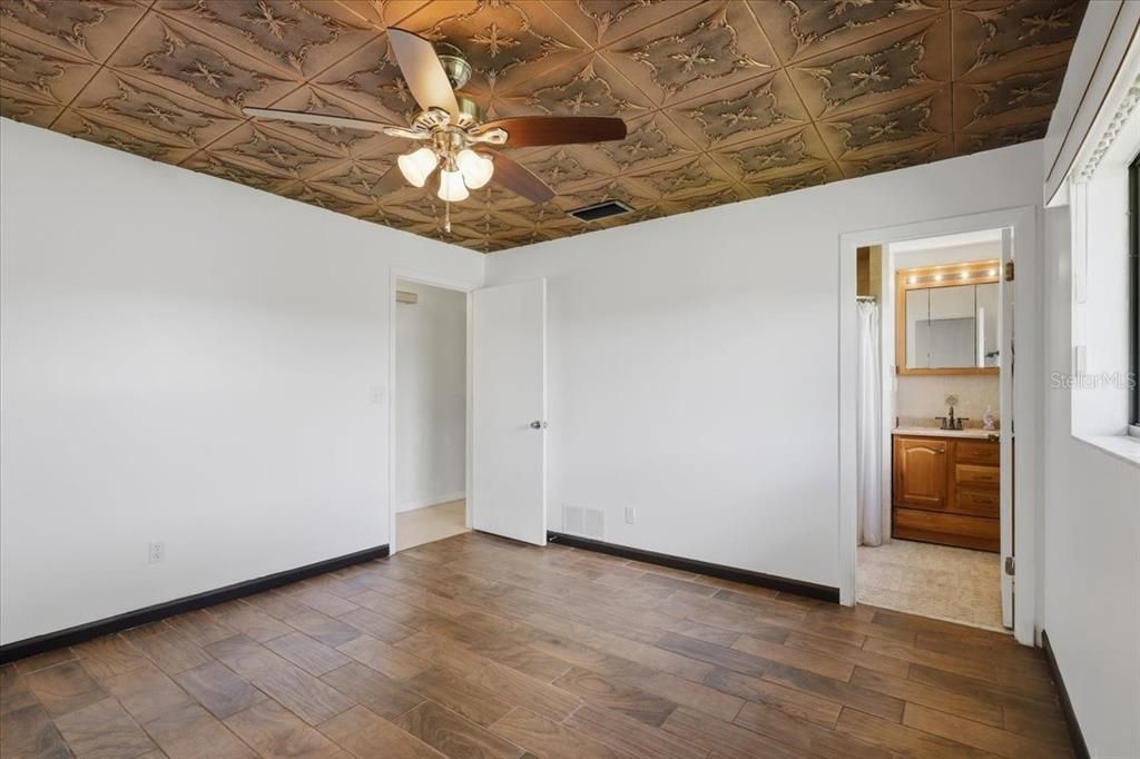 For Sale: $246,000 (3 beds, 2 baths, 1484 Square Feet)