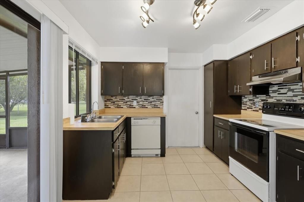 For Sale: $246,000 (3 beds, 2 baths, 1484 Square Feet)