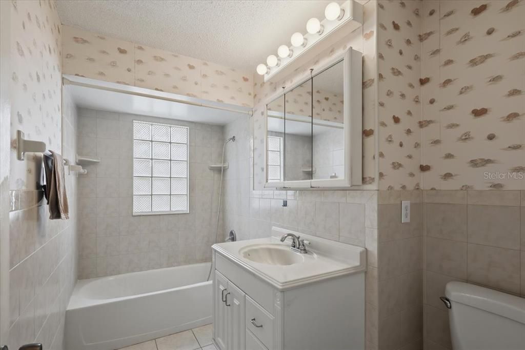 For Sale: $246,000 (3 beds, 2 baths, 1484 Square Feet)
