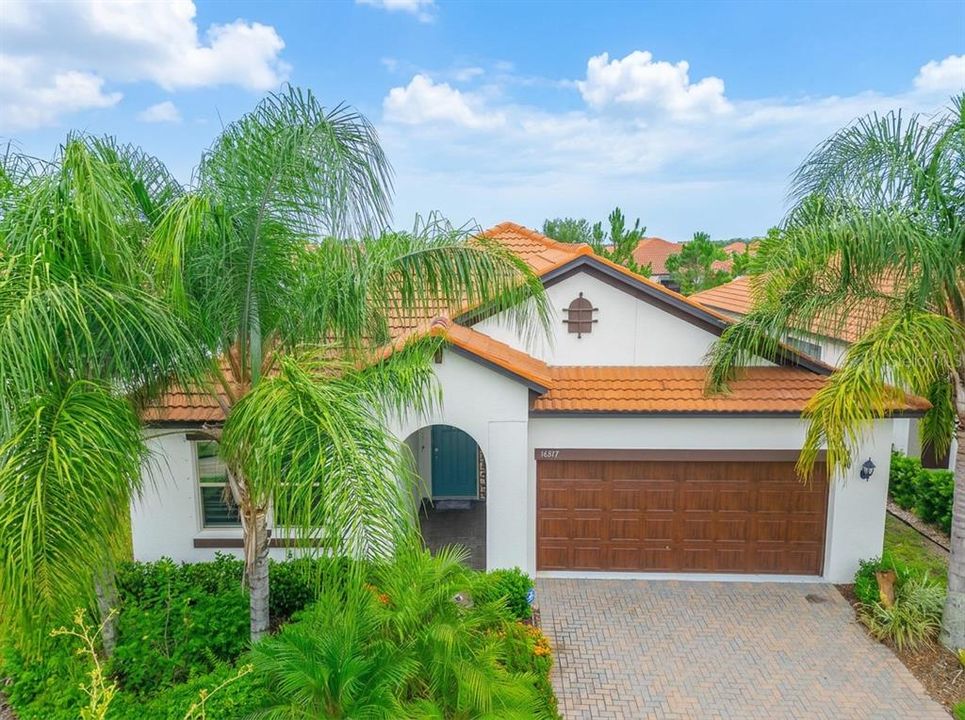 En Venta: $410,000 (2 camas, 2 baños, 1956 Pies cuadrados)