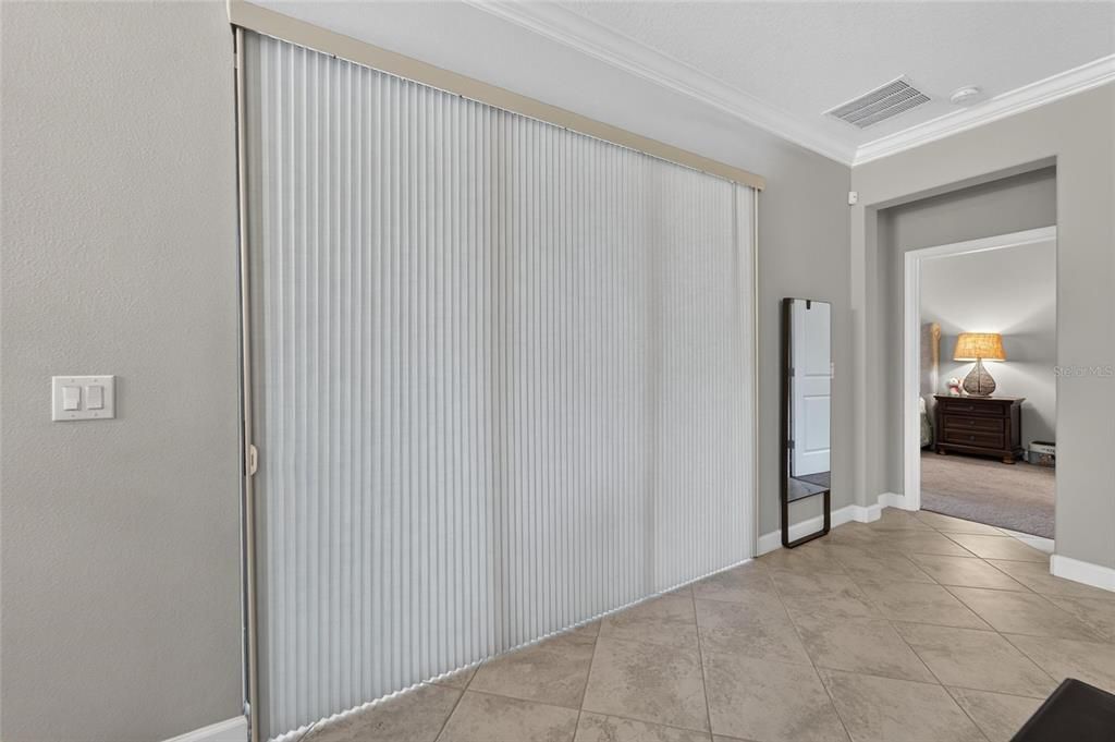 En Venta: $410,000 (2 camas, 2 baños, 1956 Pies cuadrados)