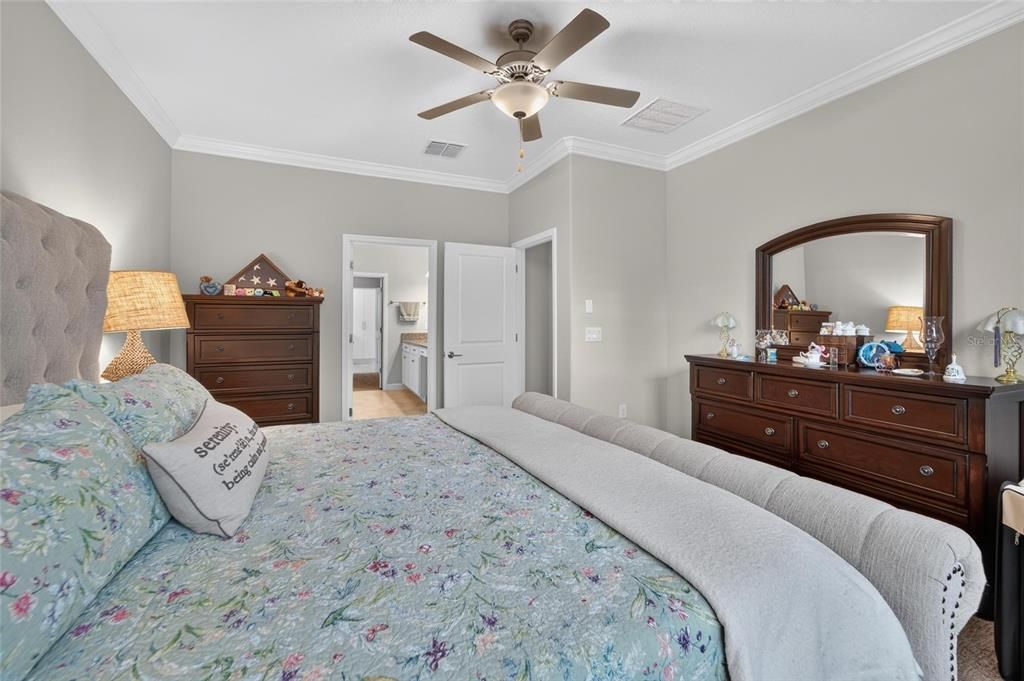 En Venta: $410,000 (2 camas, 2 baños, 1956 Pies cuadrados)