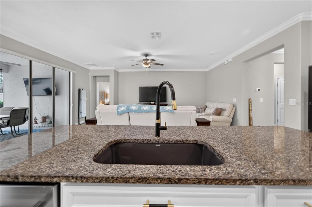 En Venta: $410,000 (2 camas, 2 baños, 1956 Pies cuadrados)