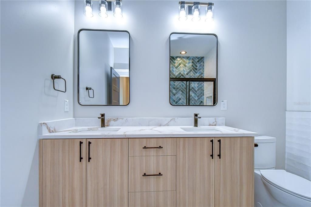 En Venta: $897,000 (5 camas, 3 baños, 3088 Pies cuadrados)