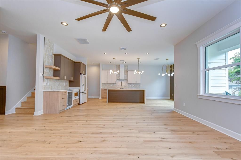 En Venta: $897,000 (5 camas, 3 baños, 3088 Pies cuadrados)