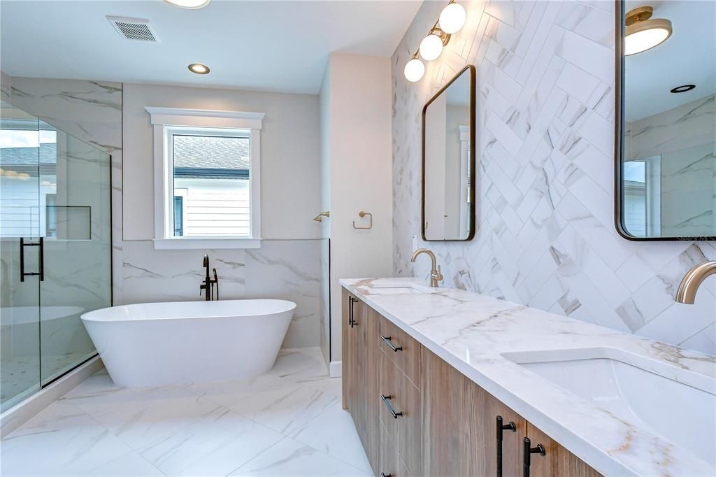En Venta: $897,000 (5 camas, 3 baños, 3088 Pies cuadrados)