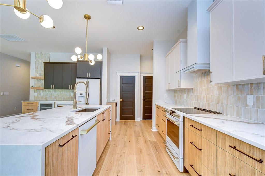 En Venta: $897,000 (5 camas, 3 baños, 3088 Pies cuadrados)