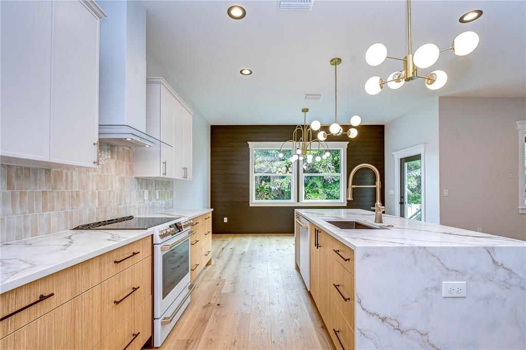 En Venta: $897,000 (5 camas, 3 baños, 3088 Pies cuadrados)