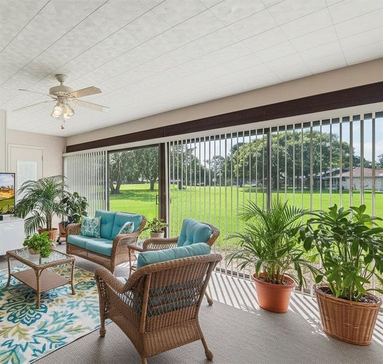 For Sale: $165,000 (2 beds, 2 baths, 1139 Square Feet)