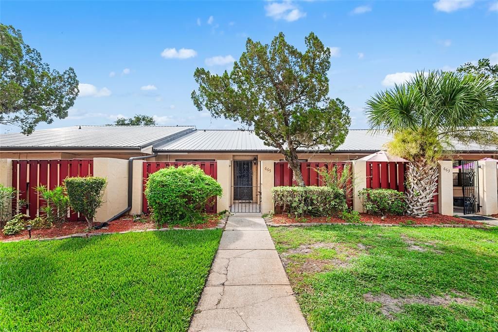 For Sale: $165,000 (2 beds, 2 baths, 1139 Square Feet)