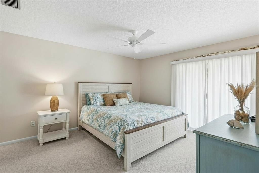 For Sale: $165,000 (2 beds, 2 baths, 1139 Square Feet)