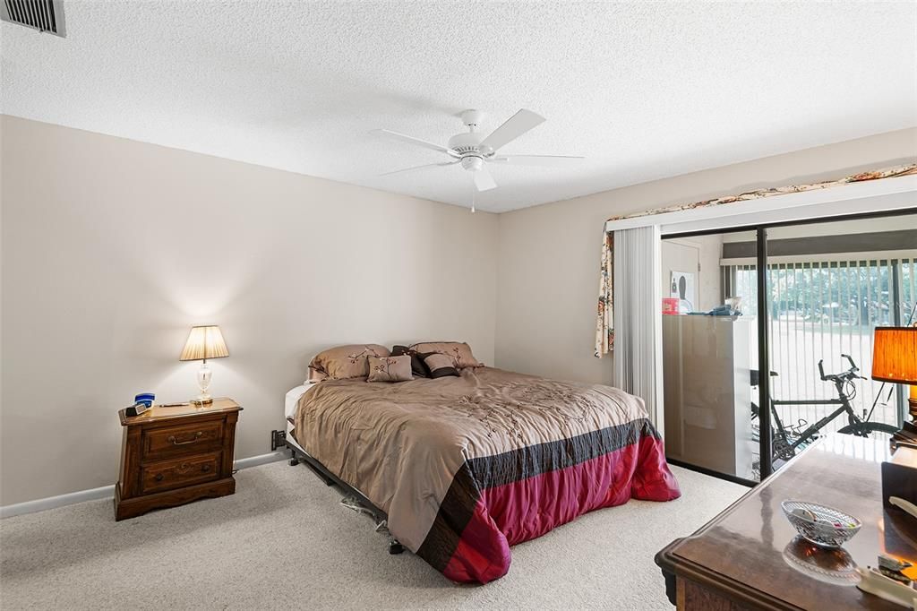 For Sale: $165,000 (2 beds, 2 baths, 1139 Square Feet)