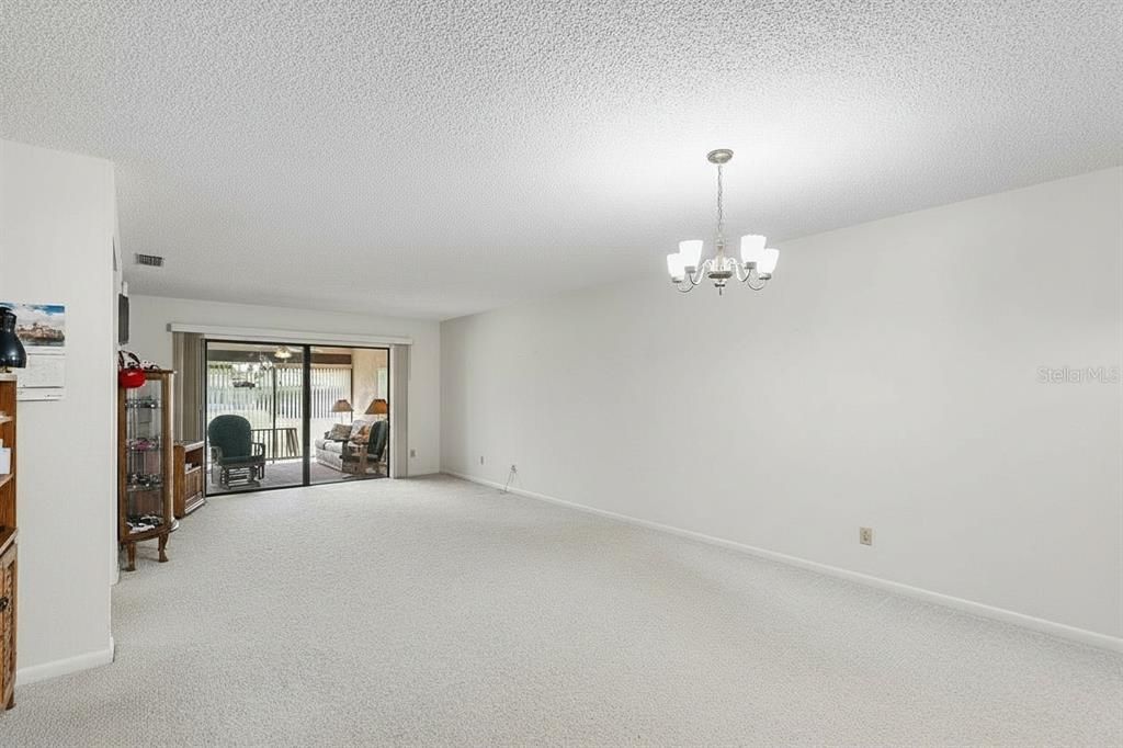 For Sale: $165,000 (2 beds, 2 baths, 1139 Square Feet)
