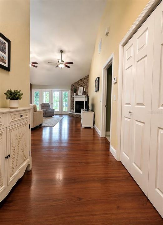For Sale: $374,900 (2 beds, 2 baths, 1617 Square Feet)