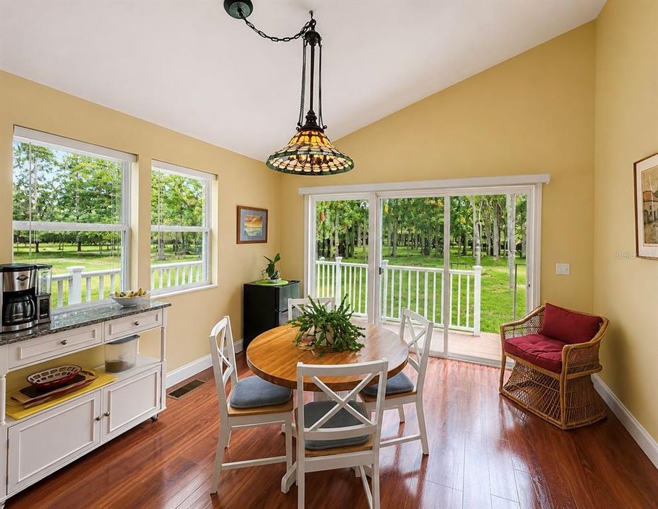 For Sale: $374,900 (2 beds, 2 baths, 1617 Square Feet)