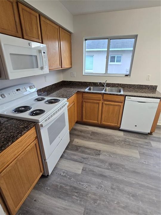 В аренду: $1,995 (4 спален, 2 ванн, 1444 Квадратных фут)