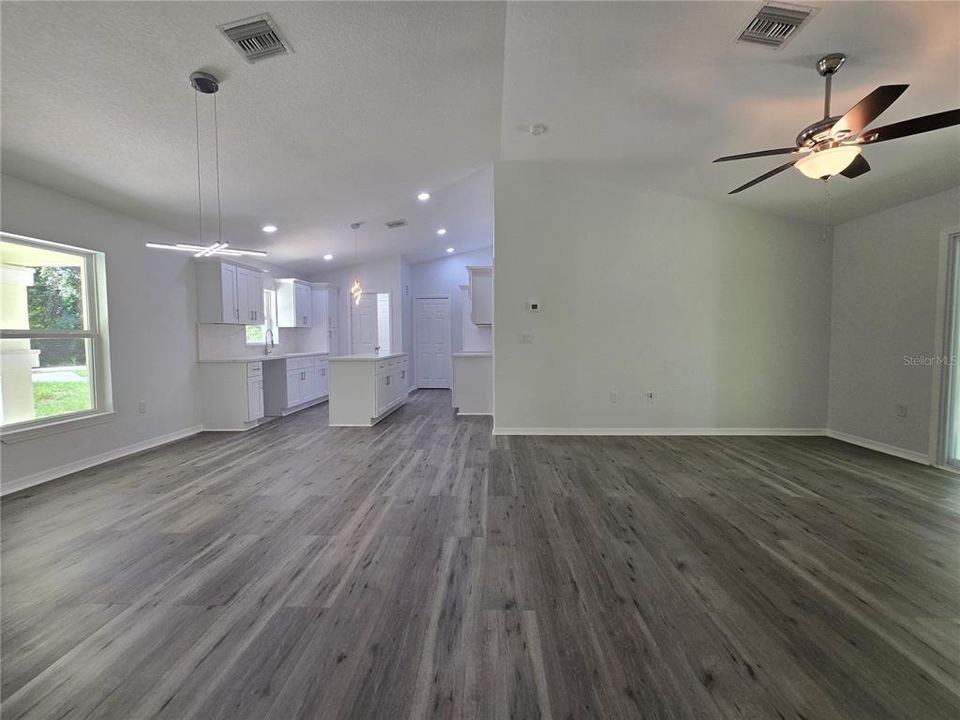 En Venta: $260,000 (3 camas, 2 baños, 1396 Pies cuadrados)