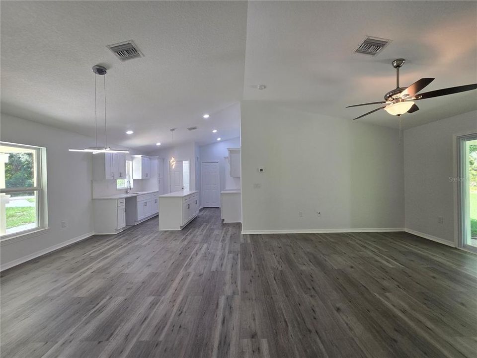 En Venta: $260,000 (3 camas, 2 baños, 1396 Pies cuadrados)