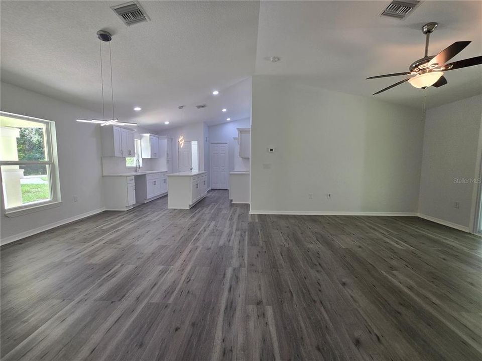 En Venta: $260,000 (3 camas, 2 baños, 1396 Pies cuadrados)