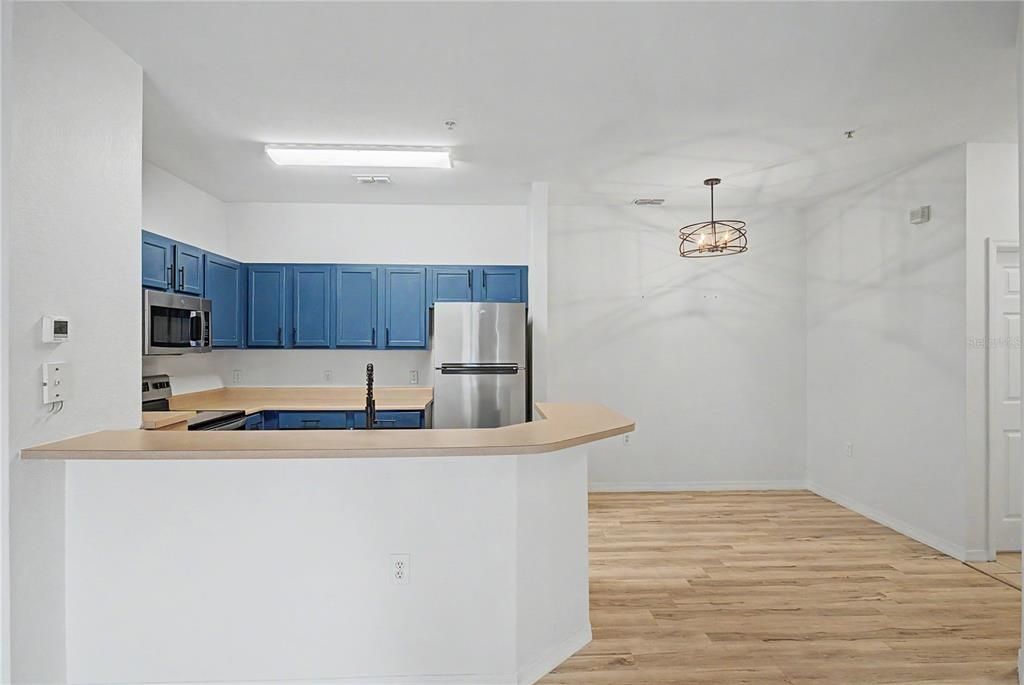 For Sale: $201,500 (2 beds, 2 baths, 962 Square Feet)