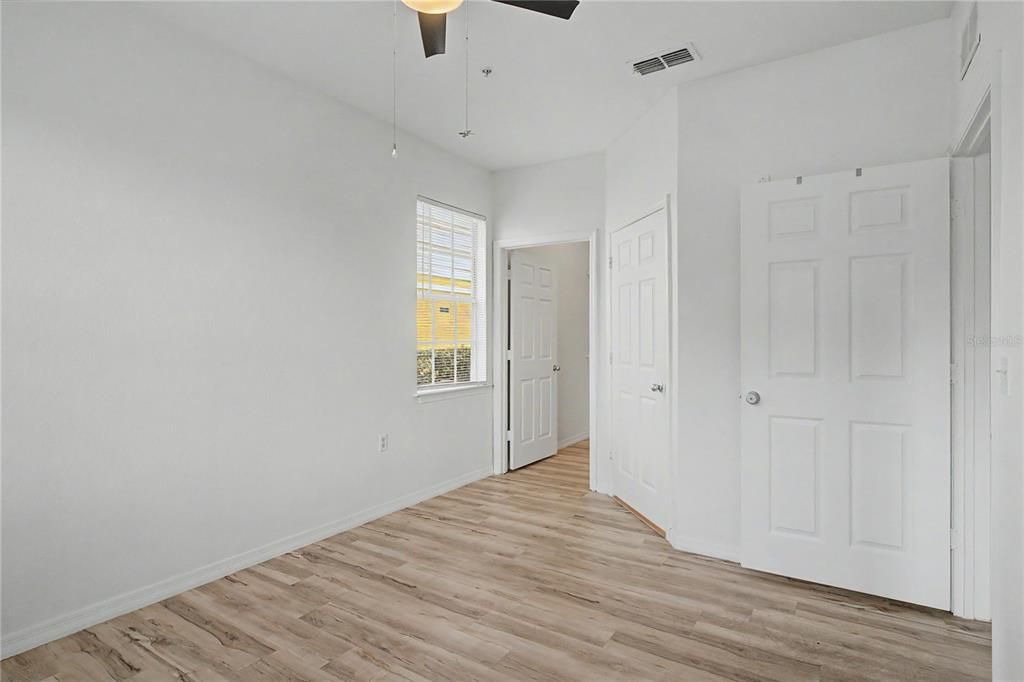 For Sale: $201,500 (2 beds, 2 baths, 962 Square Feet)