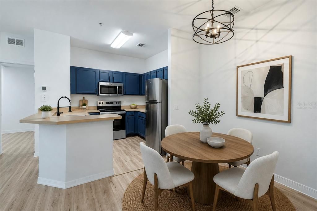 For Sale: $201,500 (2 beds, 2 baths, 962 Square Feet)