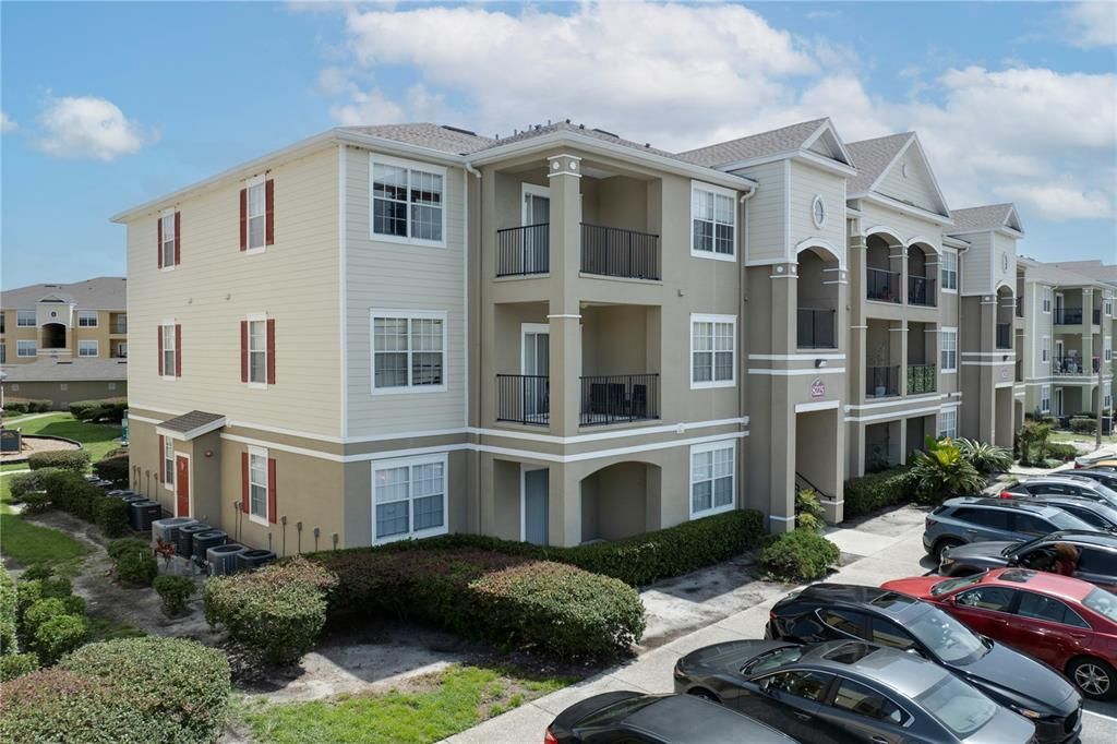 For Sale: $201,500 (2 beds, 2 baths, 962 Square Feet)