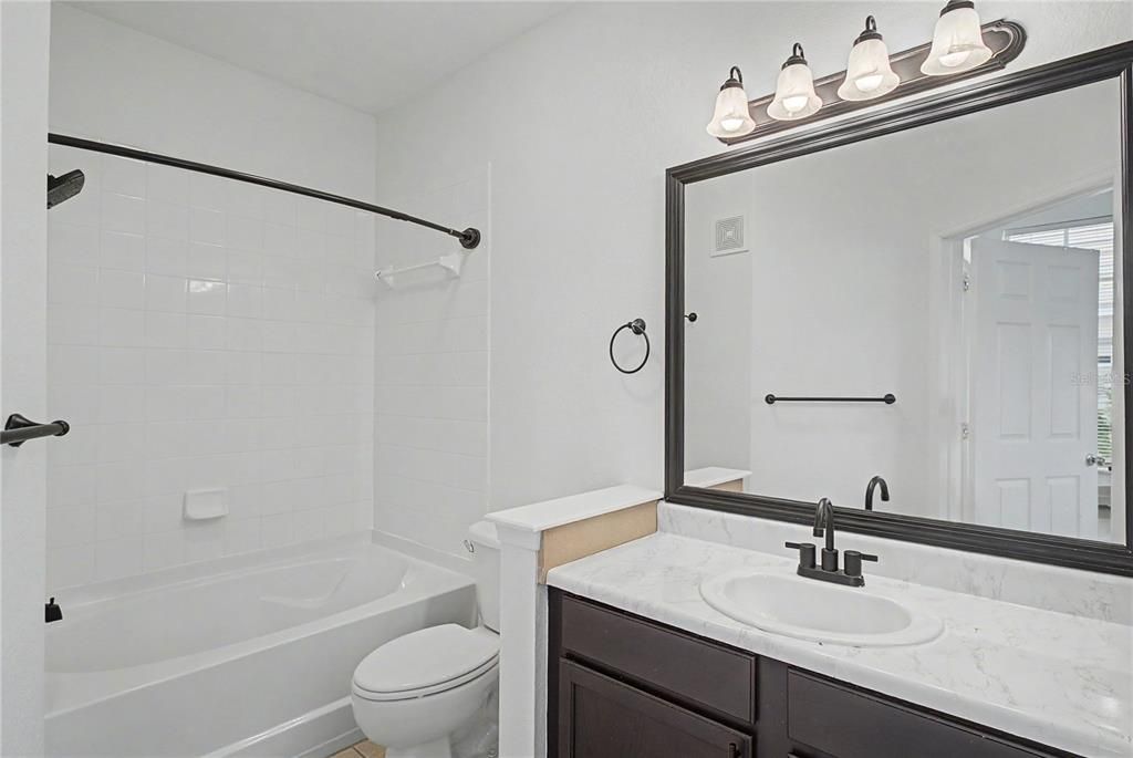 For Sale: $201,500 (2 beds, 2 baths, 962 Square Feet)