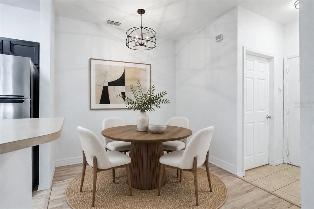 For Sale: $201,500 (2 beds, 2 baths, 962 Square Feet)