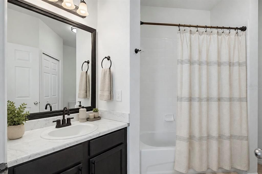 For Sale: $201,500 (2 beds, 2 baths, 962 Square Feet)