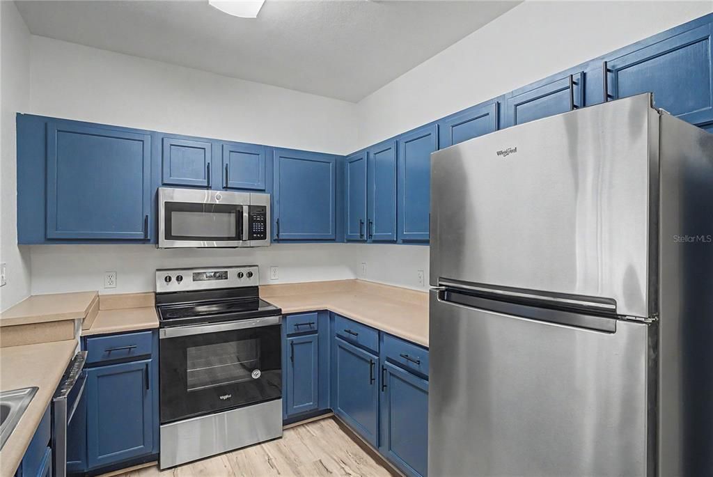 For Sale: $201,500 (2 beds, 2 baths, 962 Square Feet)