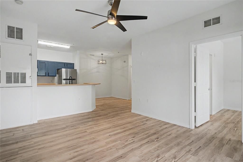 For Sale: $201,500 (2 beds, 2 baths, 962 Square Feet)