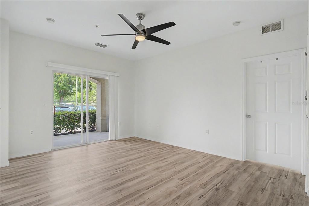 For Sale: $201,500 (2 beds, 2 baths, 962 Square Feet)