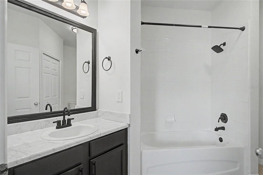 For Sale: $201,500 (2 beds, 2 baths, 962 Square Feet)