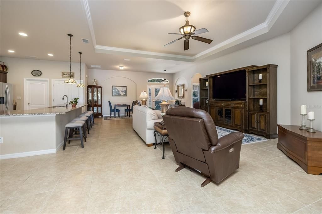 На продажу: $535,000 (3 спален, 2 ванн, 1948 Квадратных фут)