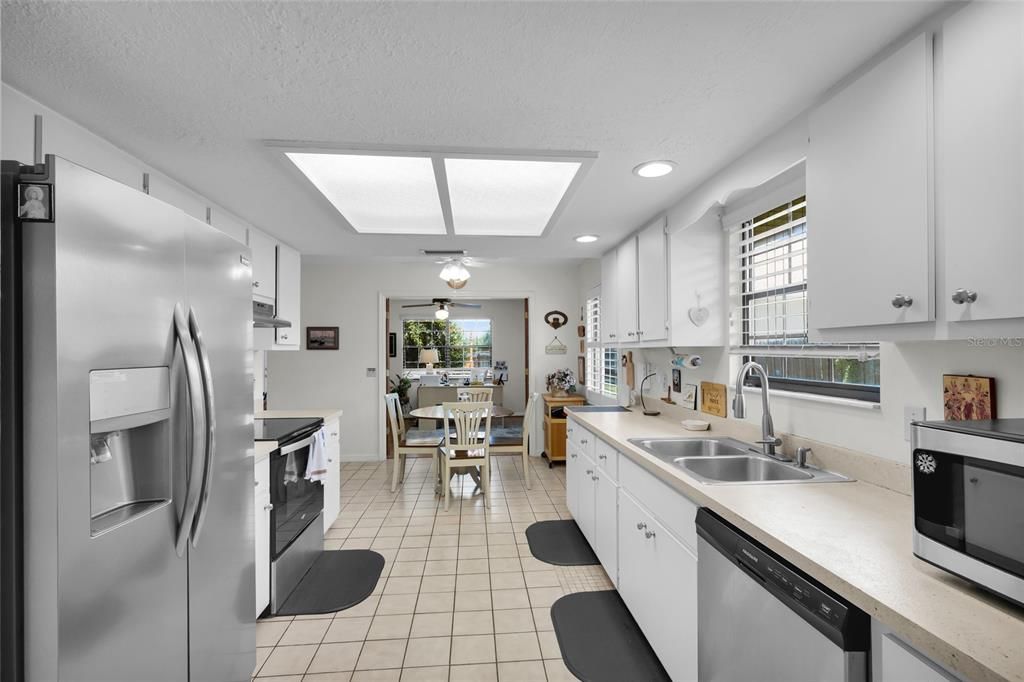 For Sale: $369,000 (3 beds, 2 baths, 2172 Square Feet)