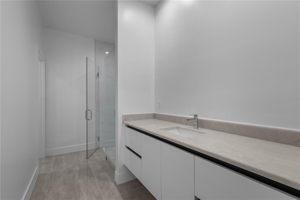 На продажу: $349,900 (4 спален, 2 ванн, 1632 Квадратных фут)