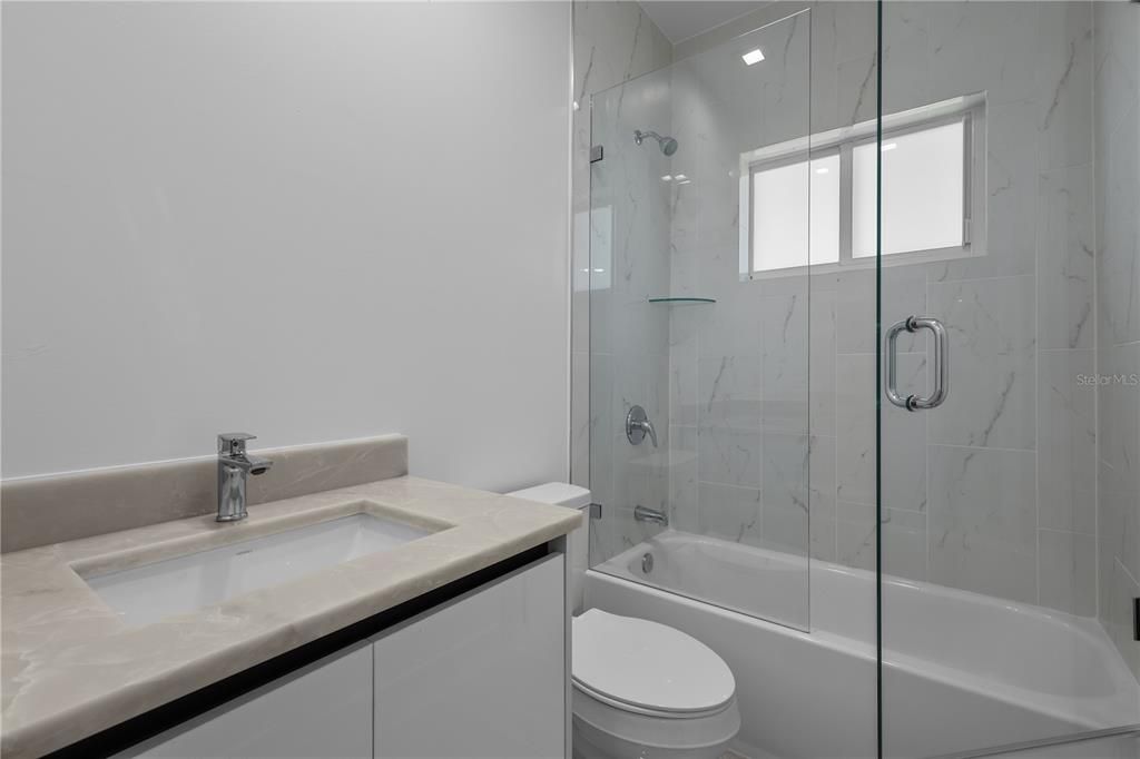 На продажу: $349,900 (4 спален, 2 ванн, 1632 Квадратных фут)