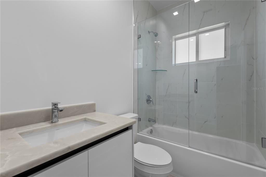 На продажу: $349,900 (4 спален, 2 ванн, 1632 Квадратных фут)